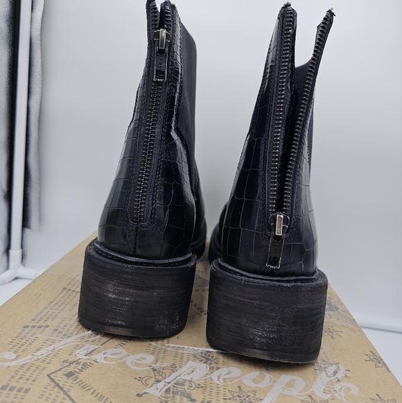 Free People Chelsea Boots Croc Embossed Leather Black Sz 39.5 (8.5) - Picture 7 of 12